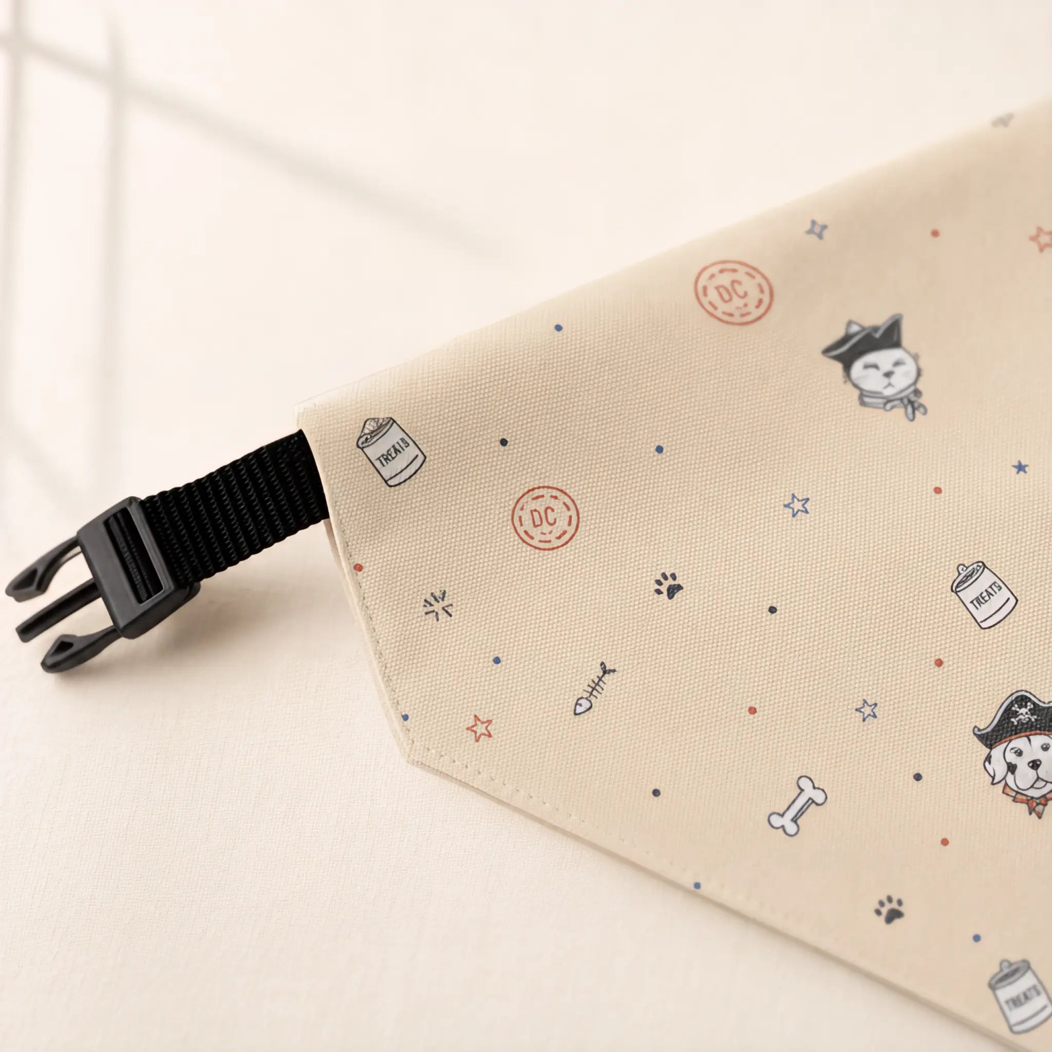One-sided bandana print surface with a clean reverse edge